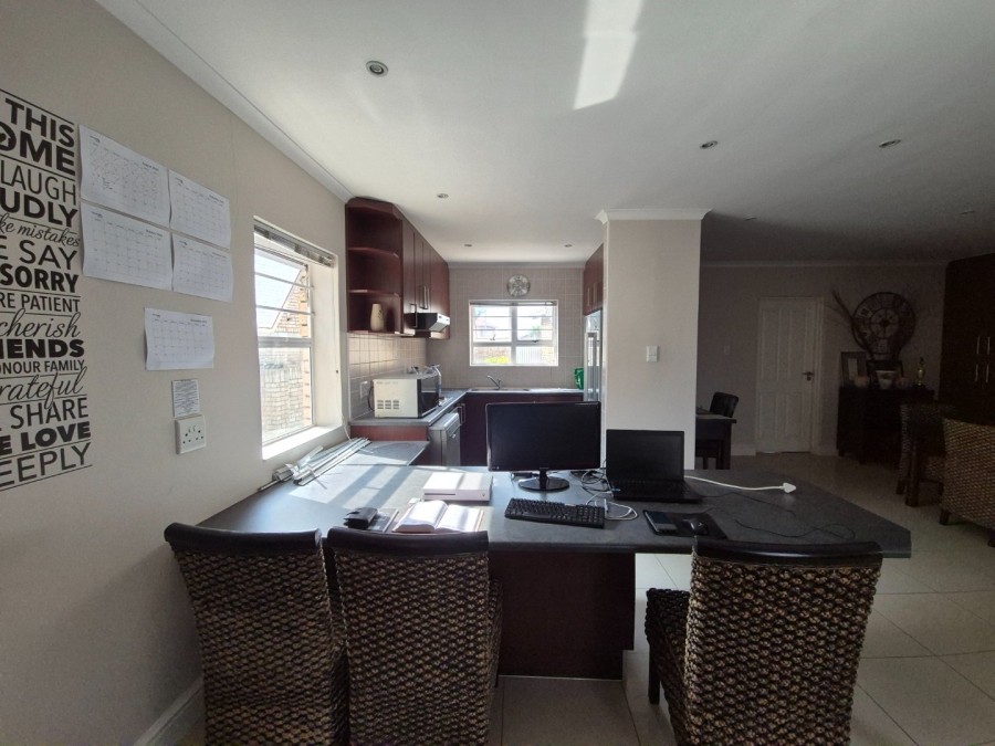 4 Bedroom Property for Sale in Bluewater Bay Eastern Cape